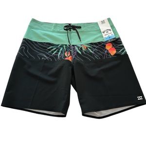 Billabong 4-Way Performance Stretch Tribong Pro Boardshort NWT Men’s Size 32